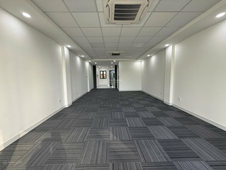 Cho thuê Văn phòng khu Him Lam Kênh Tẻ. Giá 60tr/th . Nhà phố dt 5x20 , 4 lầu có thang máy .