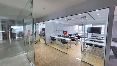 Cho thuê văn phòng tại tòa nhà Samsora Premier, Hà Đông, Hà Nội. Diện tích 50m2, 1000m2
