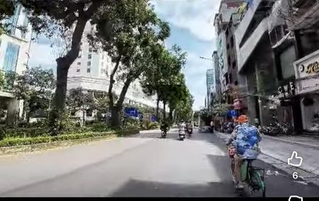 Ch0 thuê - mặt tiền -giảng võ 300m2 đất vàng: chỉ dành cho những "gã khổng lồ"