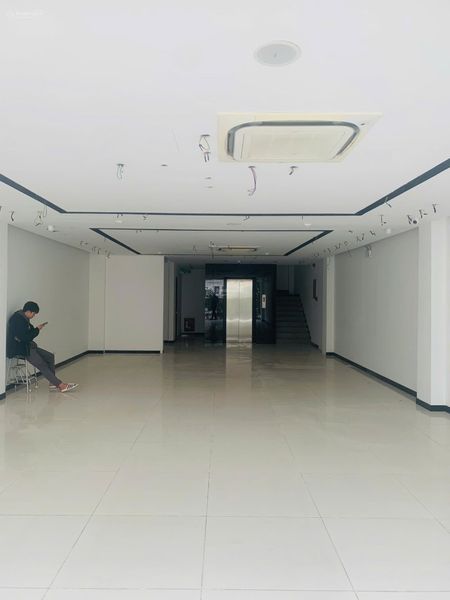 Cho thuê tòa nhà mặt phố Hoàng Ngân - Cầu Giấy - HN 85m2 7 tầng 1 hầm MT 5.5m. Thông sàn. Giá 80tr
