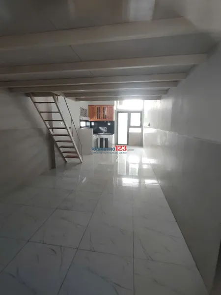 Cho thuê phòng 45m2 có gác có cửa sổ đầy đủ nội thất giá 3.5tr - Bà Điểm - Hóc Môn