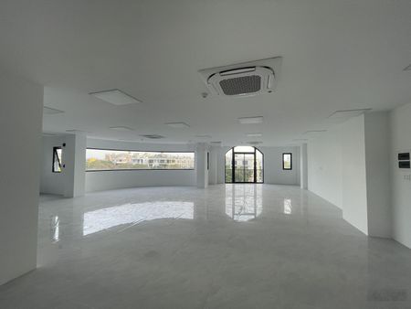 Cho thuê văn phòng tầng shophouse KDT VẠN PHÚC - căn góc 2 mặt tiền - ngã 5 vị trí đẹp