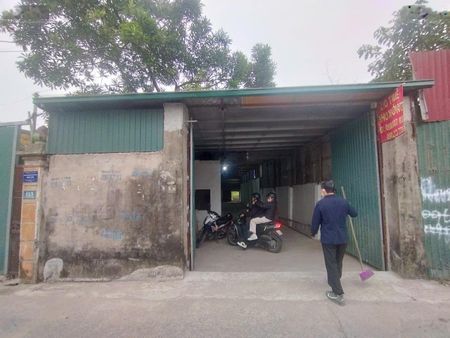 Cho thuê kho mặt đường Nguyễn Văn Giáp, Nam Từ Liêm, DT 250m2, cao 7m có điện 3fa. Giá 20 tr/th
