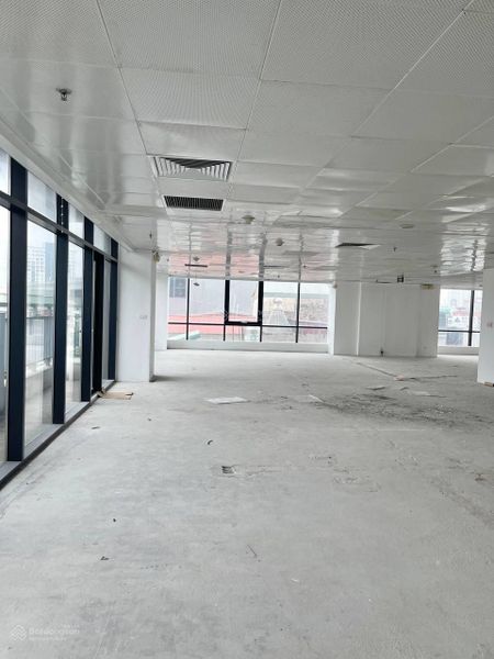 Cho thuê văn phòng tòa nhà Hòa Phát 257 Giải Phóng, Đống Đa diện tích 300m2 giá chỉ 355k/m2