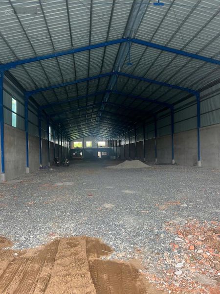 Cho thuê xưởng mới. MT QL 1A Vĩnh Long DT 1400m2