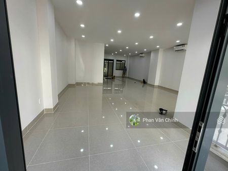 Cho thuê nguyên tầng trệt nhà Vạn Phúc City sàn trống suốt làm văn phòng công ty giá 16 triệu