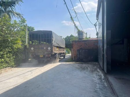 Cho thuê kho 500m2 giá 20tr / tháng .