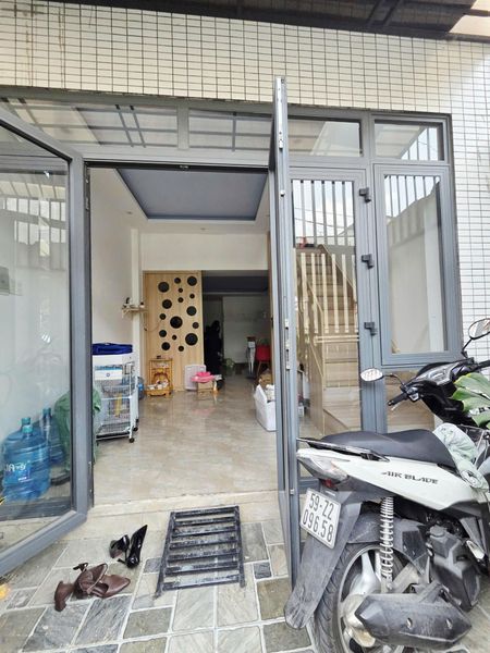 Cho thuê hẻm 1/ kênh nước đen-giáp tân phú-4x11m 3 tấm nhà đẹp 2pn-gần lê thúc hoạch,bình long