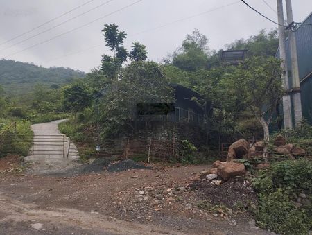 Cho thuê xưởng diện tích 1000m2 (xưởng 700m2, văn phòng 80m2) 25tr/th tại xã Hoà Sơn, Lương Sơn