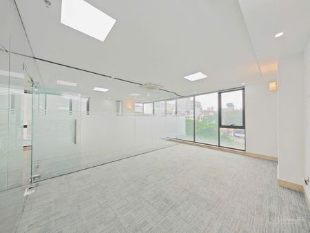 Cho thuê văn phòng tại đường Hào Nam sàn 50m2 đẹp mới 100% có hầm để xe rộng