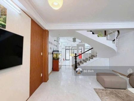 Cho thuê nhà 3.5 tầng đường 15m: Trần Nhân Tông - 5PN - 5WC