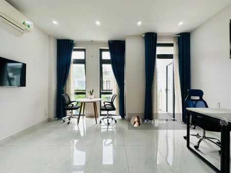 Văn phòng 35m2 Vạn Phúc City có ban công, thang máy máy lạnh, WC riêng, hầm để xe free. Giá rẻ 7 tr