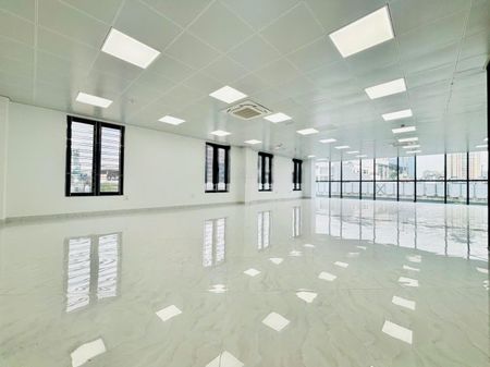 Cho thuê văn phòng tại phố Văn Cao sàn 130m2 giá siêu rẻ nhà mới xây view cực đẹp