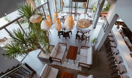 Mặt phố Nguyễn Du 45 m2 x 2.5 tầng, mặt tiền 4.5 m, giá thuê 30 triệu/tháng, hai chiều