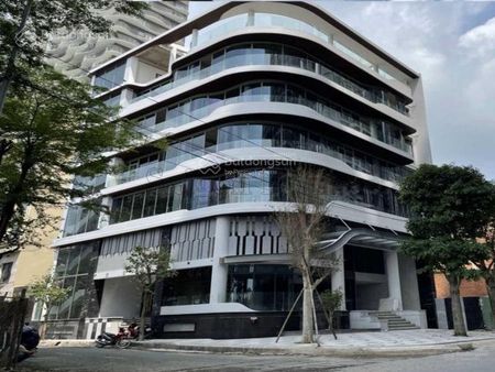 Cho thuê showroom Pasteur, gần Võ Văn Tần Q3. Diện tích: 12mx18m, trệt 6 lầu, giá: 190 triệu/th
