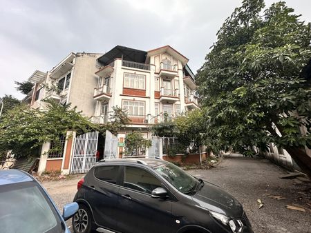 Cho thuê nhà làm văn phòng, kho, ô tô tải đỗ cửa