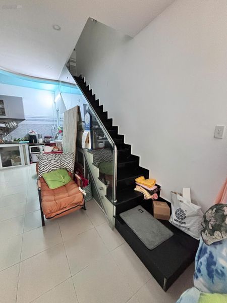 Nhà 2 mặt tiền đường lớn và hẻm bên hông rộng đẹp. Dân cư hiền hòa chân thật