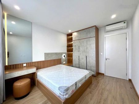 CHO THUÊ CĂN HỘ VINHOME WEST POINT 100M2 3 phòng ngủ 2 vệ sinh giá 28tr liên hệ 0984847186