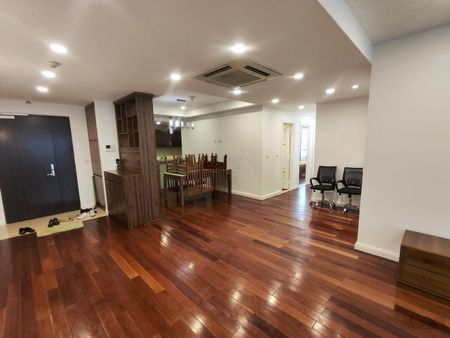 Tôi cần cho thuê căn 3pn View Hồ,Đủ Nội thất tòa Lancaster, thuê lâu dài giá 38 tr/th.lh 0936242111