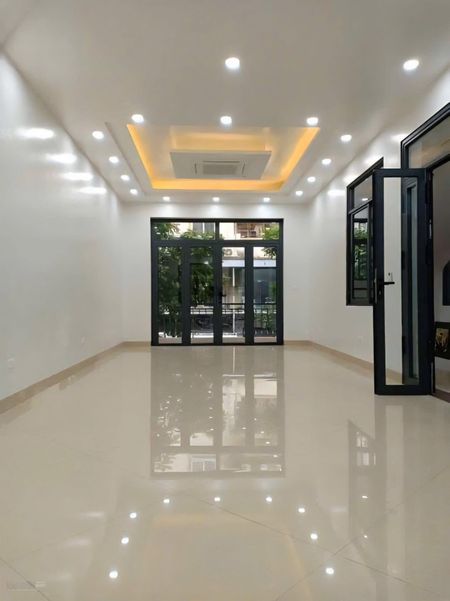 Cho thuê nhà Cầu Diễn gần trường Tài Nguyên 60mx6T thang máy, oto đỗ cửa 25tr