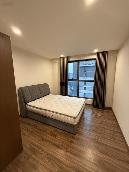 Cho thuê Golden Palm 3 ngủ full đồ Luxury 120 m2 có slot ô tô giá chỉ 20 tr/th Lh: 0977858974