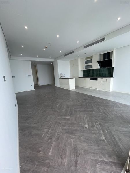 Cho thuê CC Epic Tower, 32 triệu VND, 130m2, 4PN, 2WC, nội thất cơ bản, siêu hot