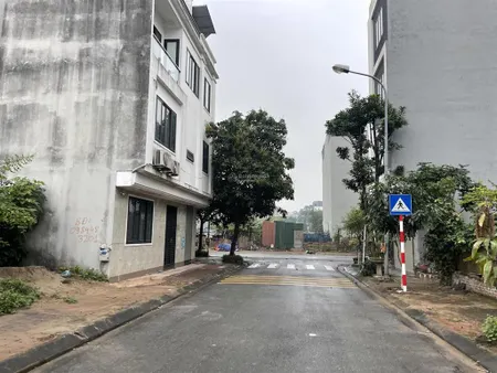 Bán đất tái định cư giang biên, 73m2 cạnh công viên