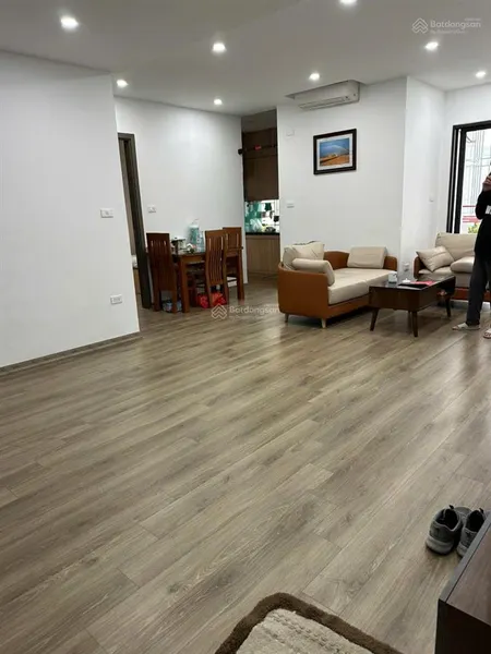 Bán cc đẹp tòa ct6,77m, 3pn sửa thành 2pn, 1wc tại khu đô thị mới định công,căn góc 2 ban công
