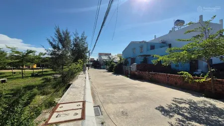 Hàng đẹp, lô góc 2 mặt tiền đối diênh công viên ngay sát biển cửa đại . giá 4.9x tỷ
