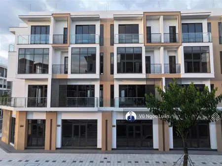 Nhà phố 120m2, kẹt tiền bán gấp giá tốt nhất 5,5 tỷ (giá 100% full) sẵn công chứng ngay