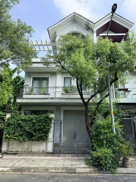Bán nhà biệt thự kdc sadeco ven sông tân phong, đối diện đh rmit, 7x18m, hầm, 2l, 23.5ty