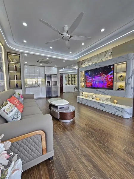 Chính chủ cần bán gấp căn hộ ct5 94m2, lô góc 3 phòng ngủ các phòng view thoáng mát giá 7.8 tỷ.