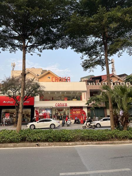 Cho thuê nhà mặt phố cực hot! Đường Láng, Đống Đa, Hà Nội Diện tích: 1400, mặt tiền 20m giá 250tr