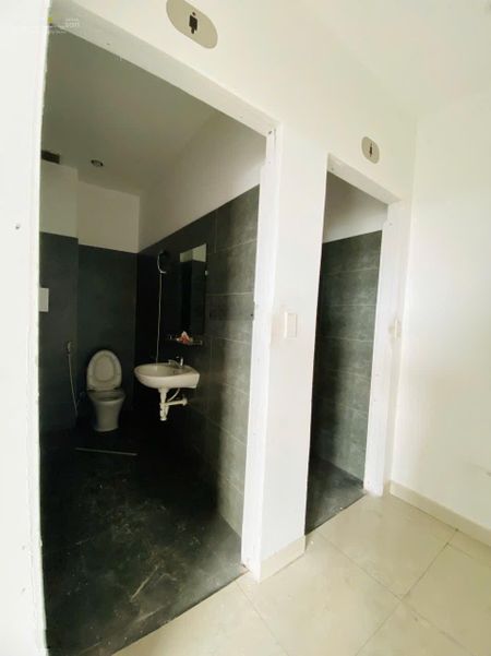 Cho thuê tòa nhà 1500m2 sàn có thang máy đường Phạm Văn Thuận, chỉ 80tr/tháng