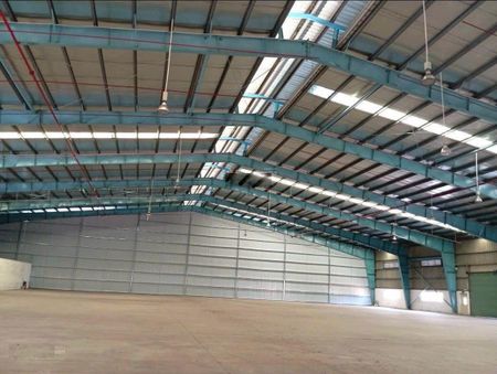 Cho thuê kho xưởng 2500m2 - 180tr Đường Võ Văn Kiệt - Q. 6