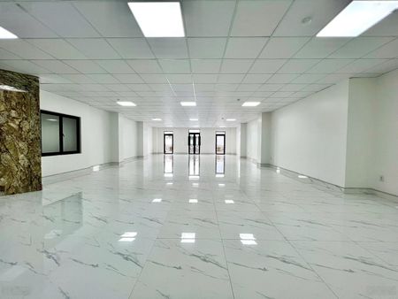 Văn phòng đường Hồng Lạc, Tân Bình, DT 200m2 có ban công thoải mái giá chỉ 34tr/ tháng