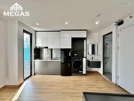 Cho thuê phòng mới tinh, ban công thoáng, 30m2, full nội thất ngay Đê La Thành - Cát Linh