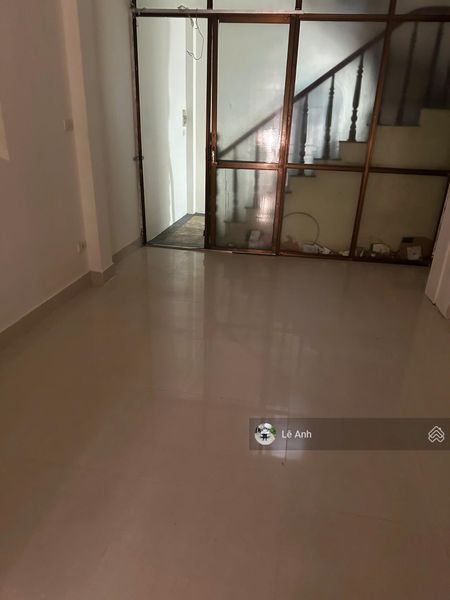 Cho thuê nhà ngõ 898 đường Láng, Đống Đa. 35m2 xây 5 tầng, giá 13tr có TL (10m ra đến đường Láng)