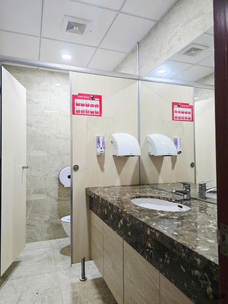 Cho Thuê tòa Nhà MT Phan Đình Phùng đoạn đẹp. DT: 10x22m. 2 hầm 8 tầng nổi. 2 thang máy