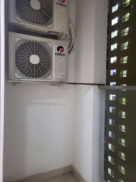 Cho thuê căn 2 phòng ngủ Lô C có sẵn 2 máy lạnh, rèm cửa giá 8,5 triệu/tháng.