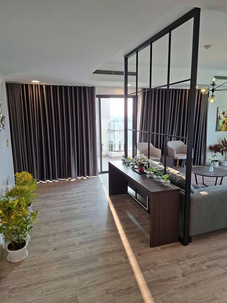 Cho thuê căn 3 ngủ 163m toà lake1 view trực diện sân golf và hồ thiên nga giá 23tr/tháng đủ đồ