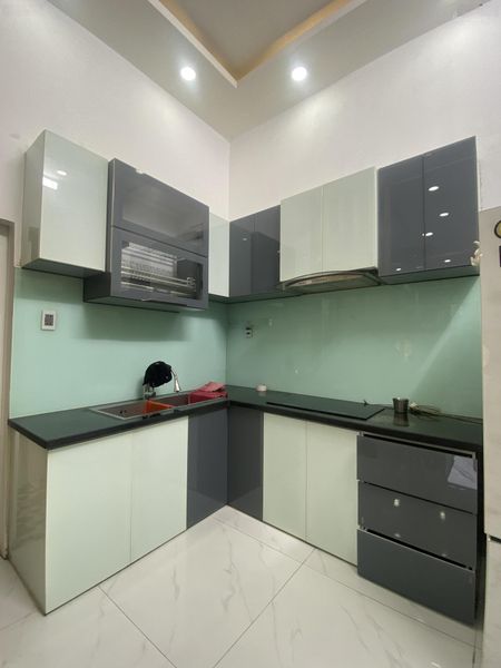 Cho thuê nhà nguyên căn. Diện tích 4,5*10. 4 phòng ngủ-3 phòng tắm-3 WC-4 máy lạnh