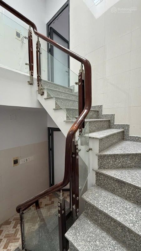 Cho thuê nhà nguyên căn - mặt tiền Huỳnh Tấn Phát Q7