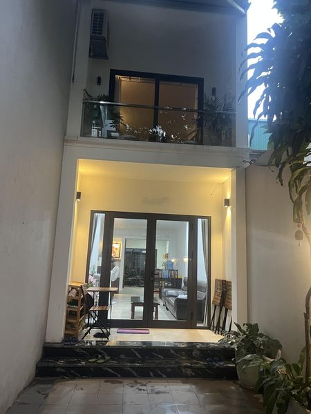 Nhà mới xây 3 tầng, đầy đủ tiện nghi