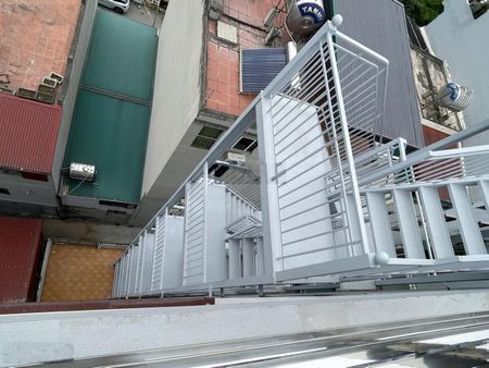 Chính chủ cho thuê nhà MP Ngô Gia Tự, Đức Giang 300m2 8 tầng 1 hầm, 2 thang máy, giá 250 triệu