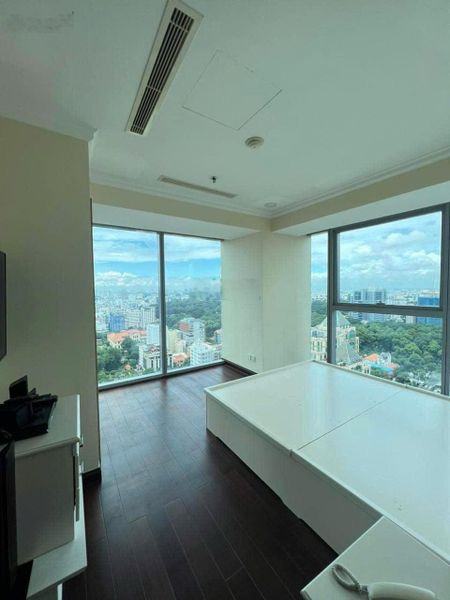 Cho thuê nhanh căn góc 3PN 75tr/th vinhomes Đồng Khởi Quận 1