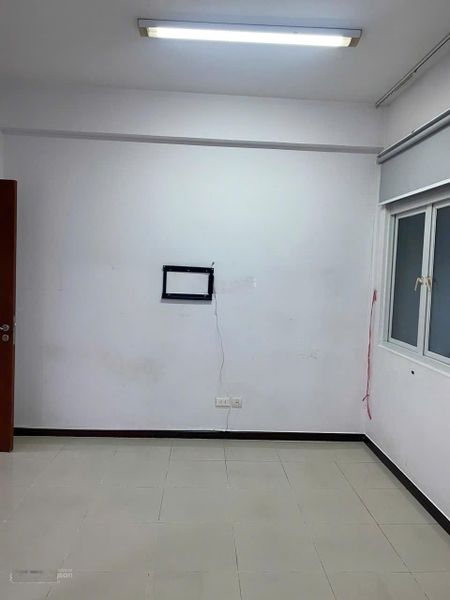 Cần cho thuê gấp căn hộ Tản Đà, Quận 5, Dt : 78 m2, 2PN, Giá : 13 tr/th,