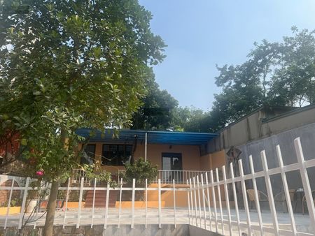 Nhà mặt đường 295 cũ, cách cổng chùa Phật Tích 300m
