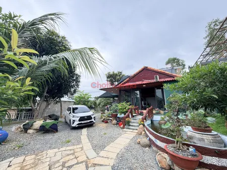 Siêu phẩm đồi 82 Nhà nghỉ dưỡng hay kinh doanh bao gồm 5 P.Ngủ và P. tắm riêng biệt. Tổng 360m2