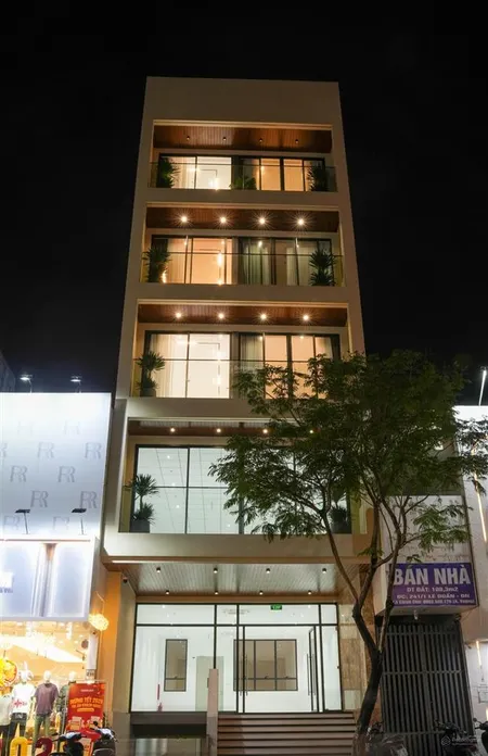 Cho thuê mặt bằng 2 tầng 300m² trung tâm đà nẵng. phù hợp showroom / văn phòng / shop thời trang